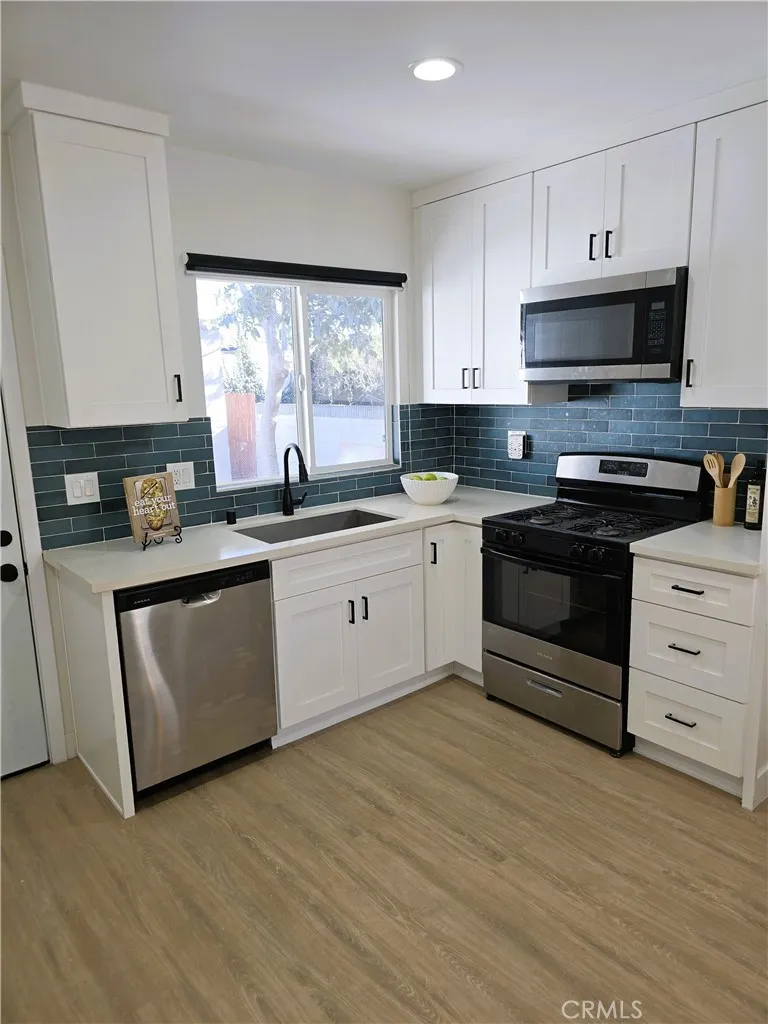 7040 3rd, Los Angeles, California 90043 home-pic-3